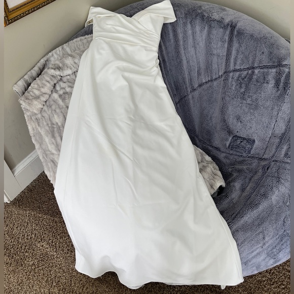 DB studio Wedding Dress - Picture 3 of 5